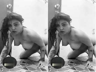 Sexy Indian Girl Showing Her Nude Body