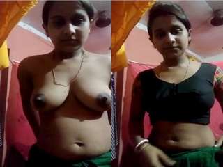 Hot Look Desi Boudi Strip her Saree and Showing Boobs & Pussy