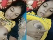 Cute Desi girl Shows Her Boobs