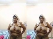 Desi Bhabhi Showing Her Big Boobs
