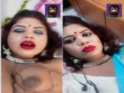 Horny Desi Bhabhi Masturbating Shows on VC