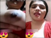 Sexy Desi Bhabhi Shows her Boobs and Pussy