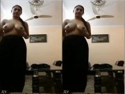 Sexy Desi Girl Shows Her Boobs
