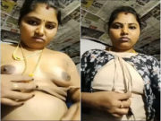 Sexy Mallu Bhabhi Shows boobs